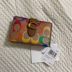 ✨NWT✨ Coach Rainbow Accordion Signature Card Case